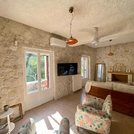 πέτρινο σπίτι με κήπο και θέα στον ελαιώνα, Ii Apartamento *