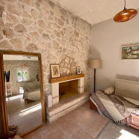πέτρινο σπίτι με κήπο και θέα στον ελαιώνα, Ii Apartamento *