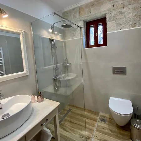 Apartamento πέτρινο σπίτι με κήπο και θέα στον ελαιώνα, Ii Katouna