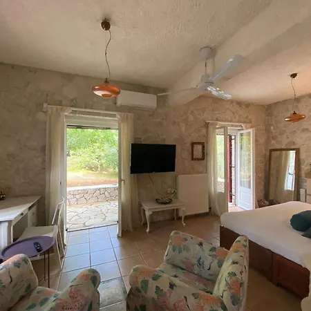 Apartamento πέτρινο σπίτι με κήπο και θέα στον ελαιώνα, Ii *